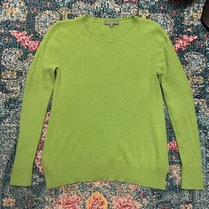 Neiman Marcus Green Crew Neck Cashmere  Sweater